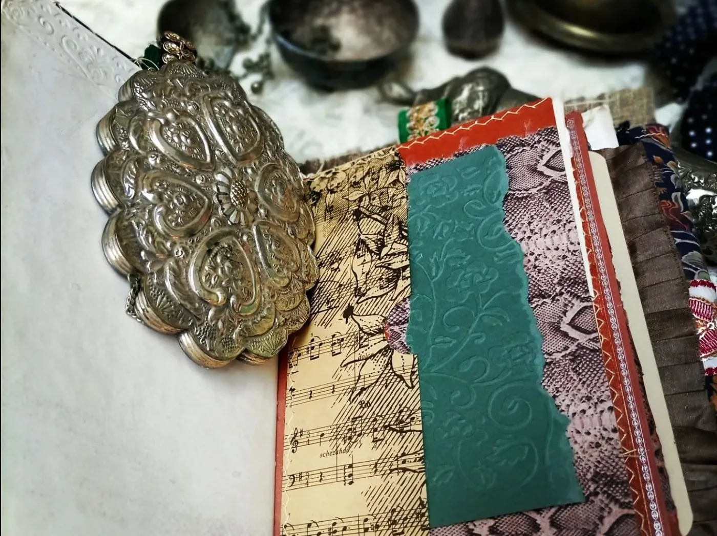 Inside The Fabric Lapbook Journal: pockets, tags, lace and photo mats (2 of 10)