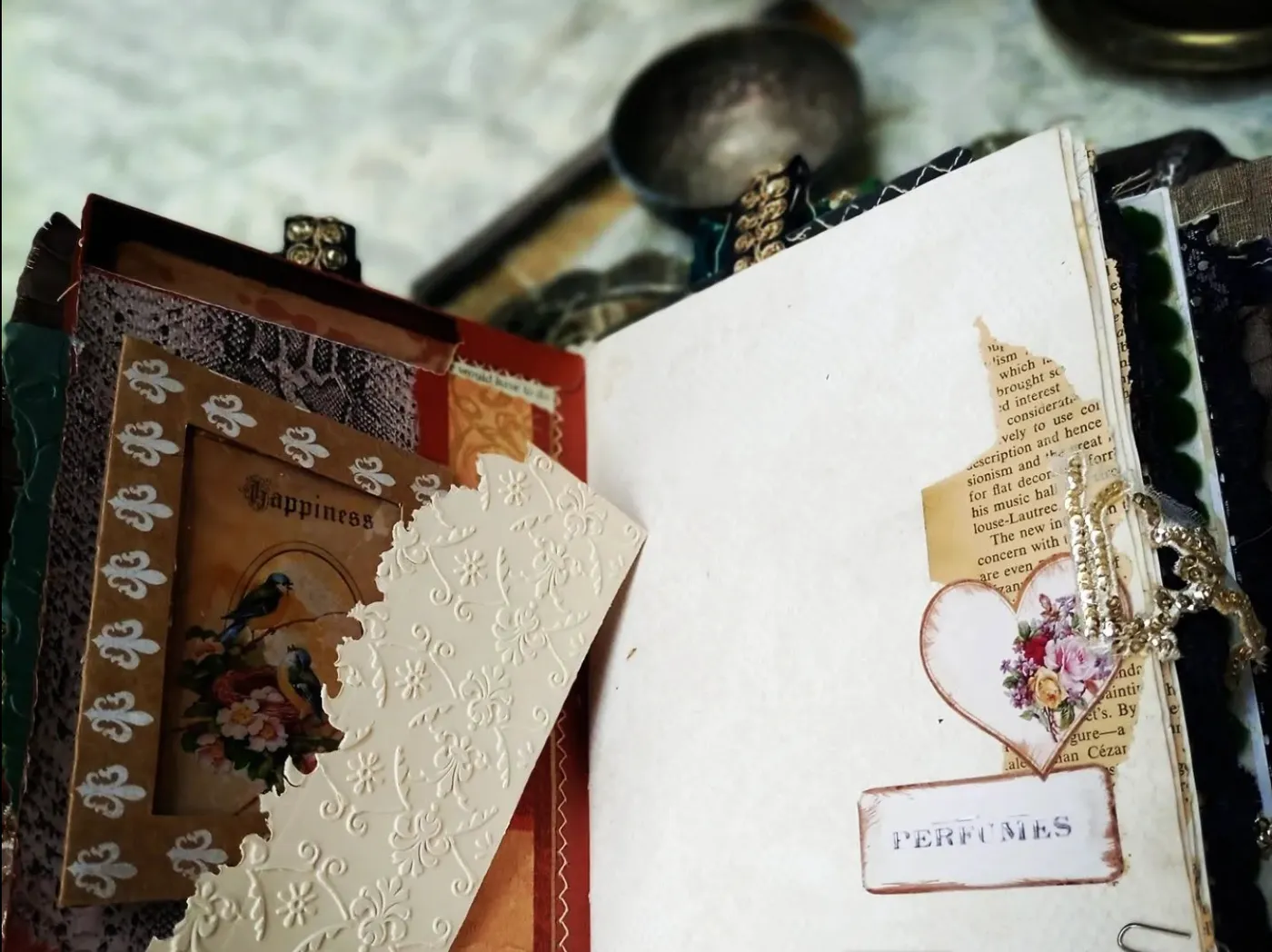 Inside The Fabric Lapbook Journal: pockets, tags, lace and photo mats (3 of 10)