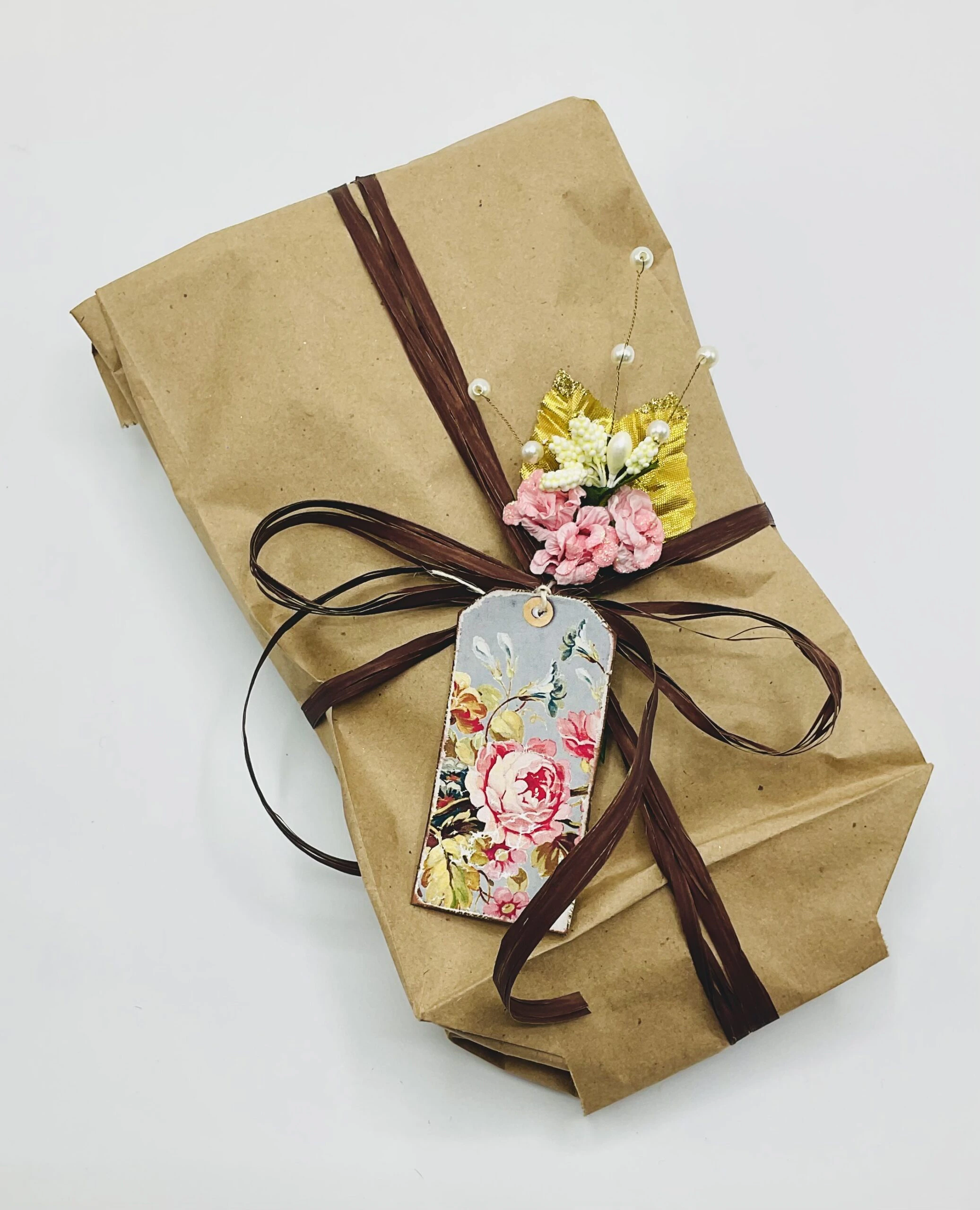 what is a junk journal — beginner junk journaling supplies on a craft table