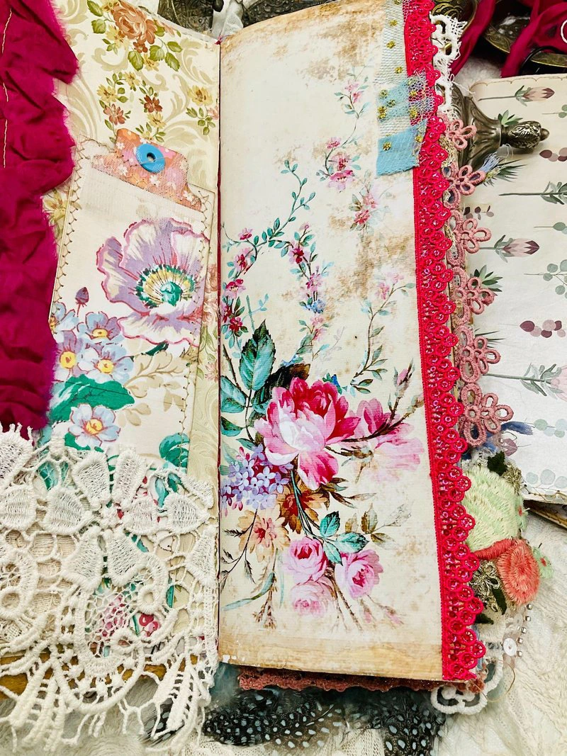 Interactive junk journal page with pockets